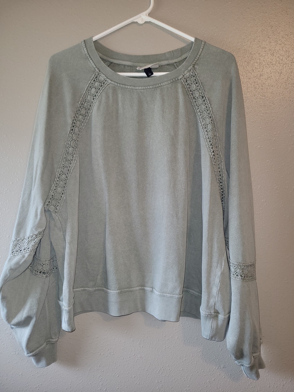 Universal Thread Women's Light Sage Crochet-Trim Long Sleeve Pullover Top